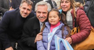 Achával acompañó al Presidente y a alumnos de Pilar en la Promesa a la Bandera