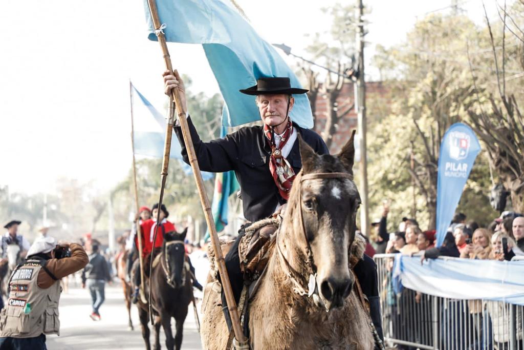 Achával acompañó a los vecinos de Manzanares en sus patronales