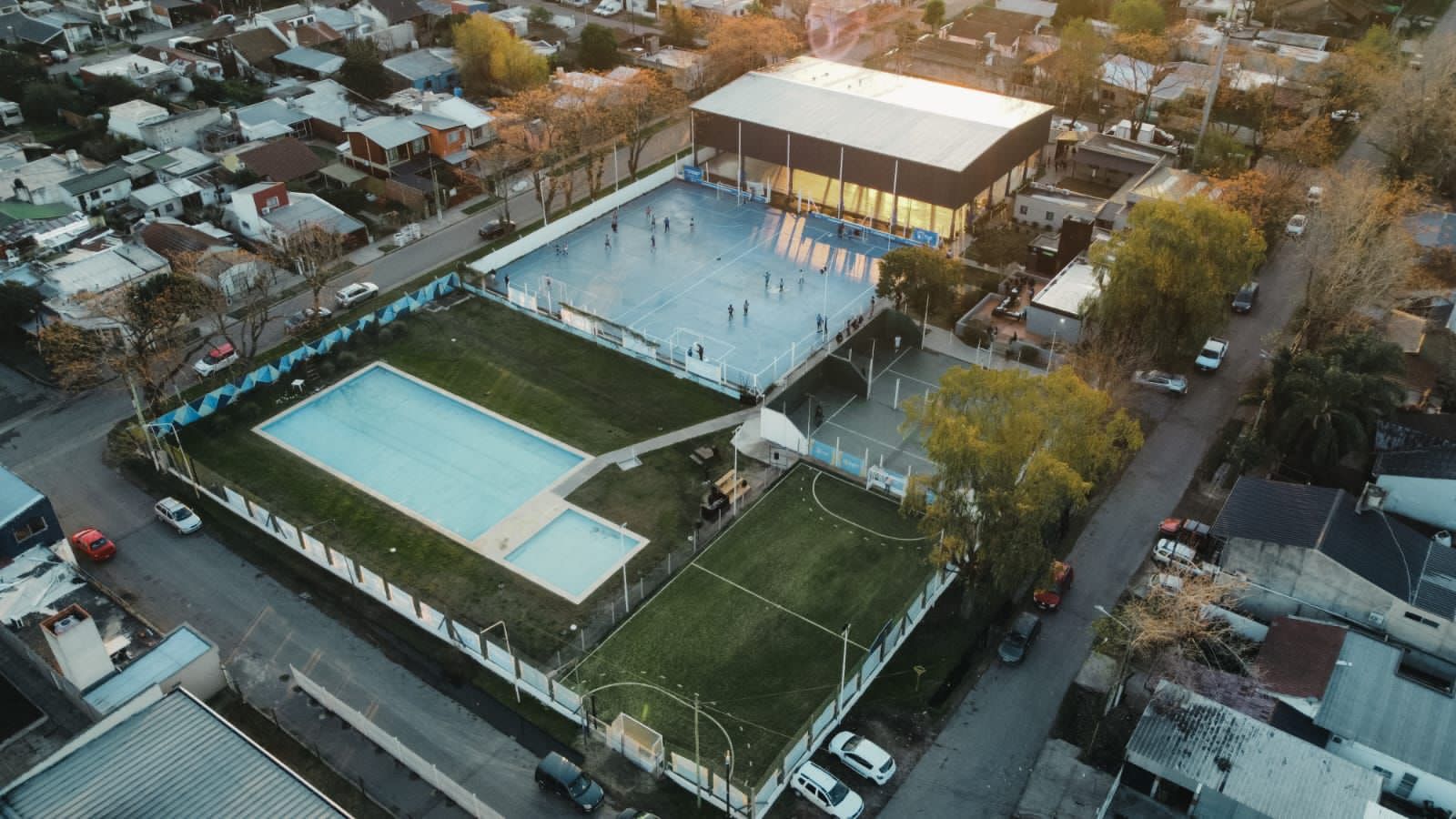 Nueva cancha de hóckey para el Club Municipal Del Viso: “Trabajamos para que todos disfruten del deporte” afirmó Achával