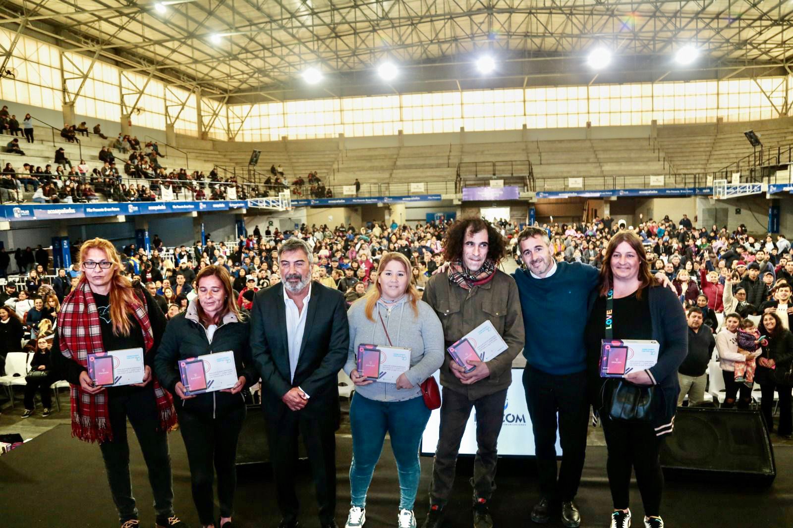 Achával acompañó a más de 5 mil jóvenes que hoy recibieron una tablet