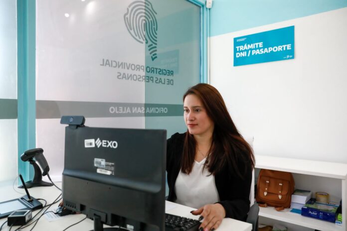 Achával recorrió el Registro Civil que ya funciona en San Alejo
