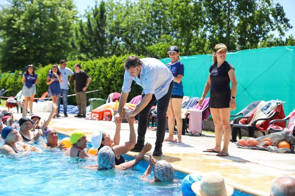 Achával acompañó a los adultos mayores en su colonia de verano