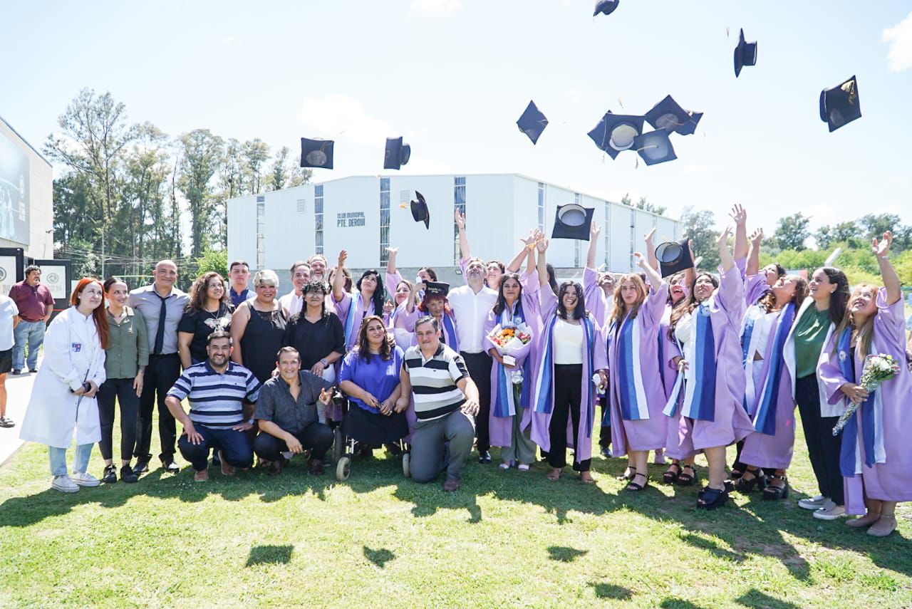 *Achával felicitó a los egresados de la Escuela de Enfermería*