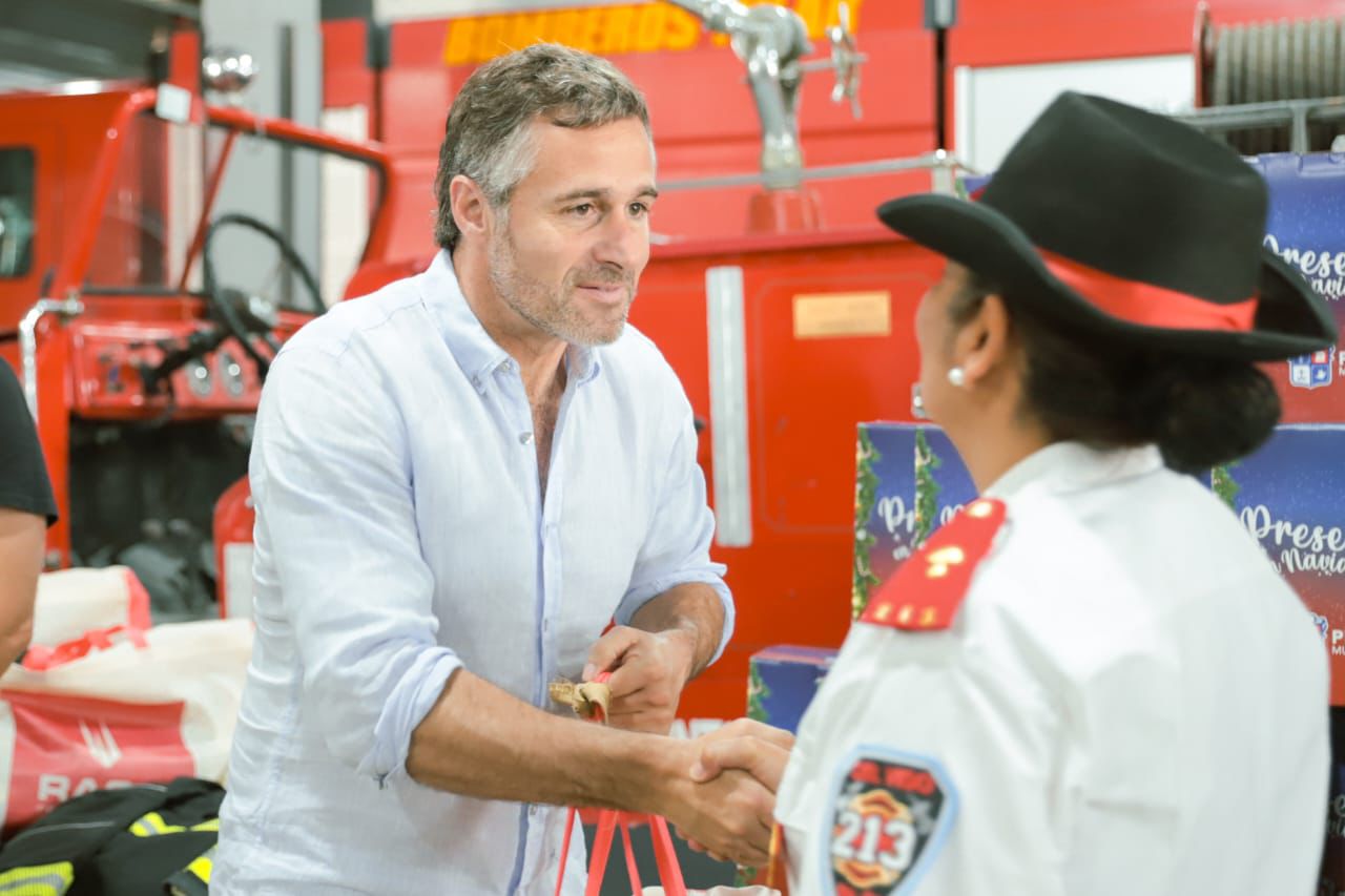 *Achával agradeció a los Bomberos Voluntarios por su labor*