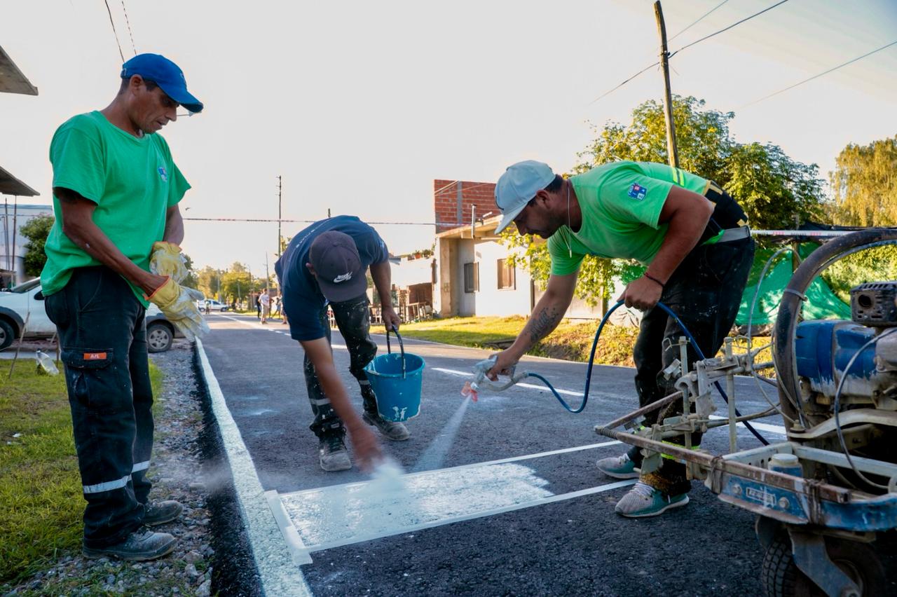 *Achával recorrió las nuevas obras de asfaltos en Villa Rosa*