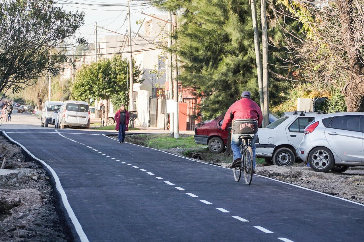 *Achával recorrió las nuevos asfaltos en Los Tilos*