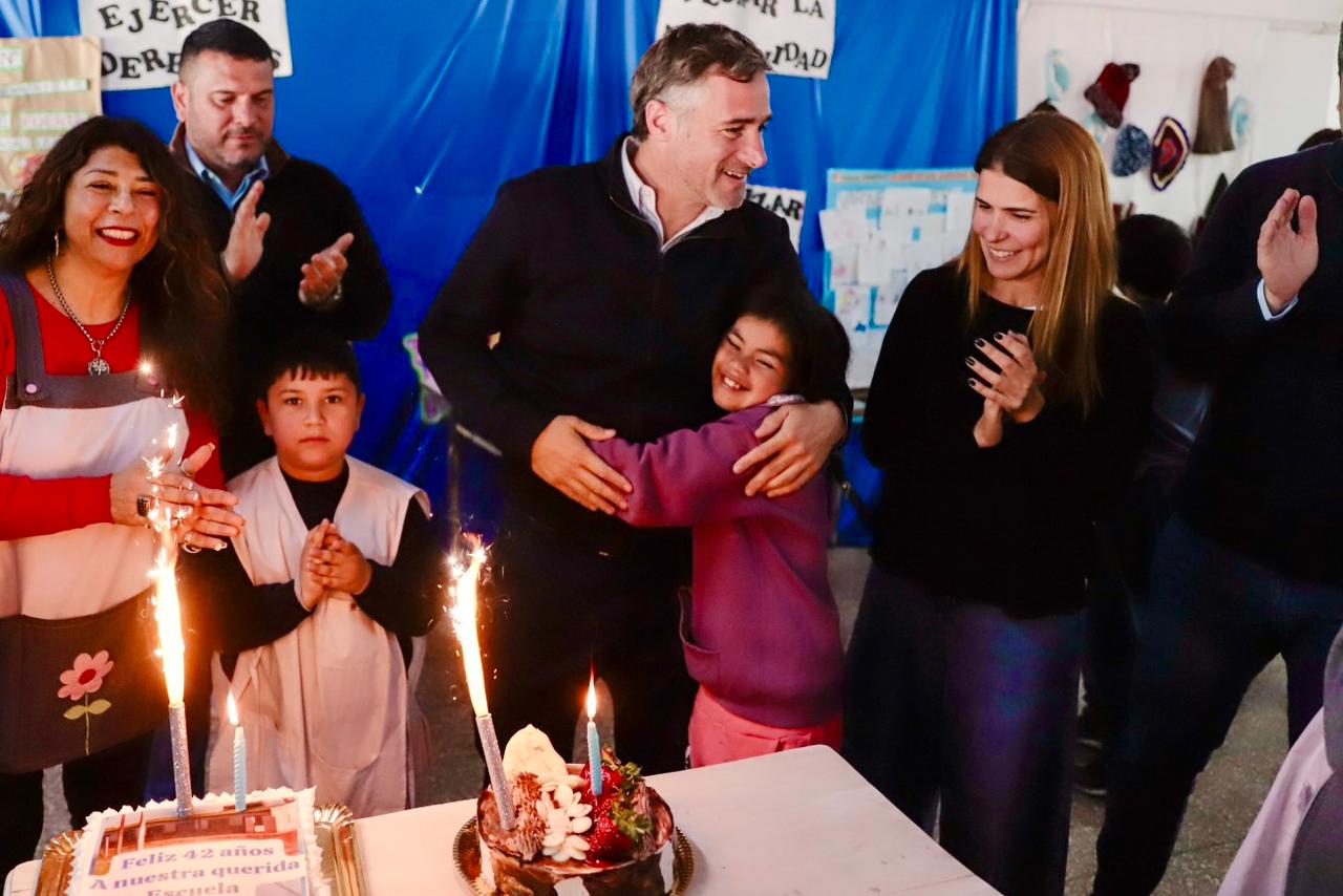 *Peralta y Achával acompañaron el aniversario de la Escuela N°33 de Alberti*