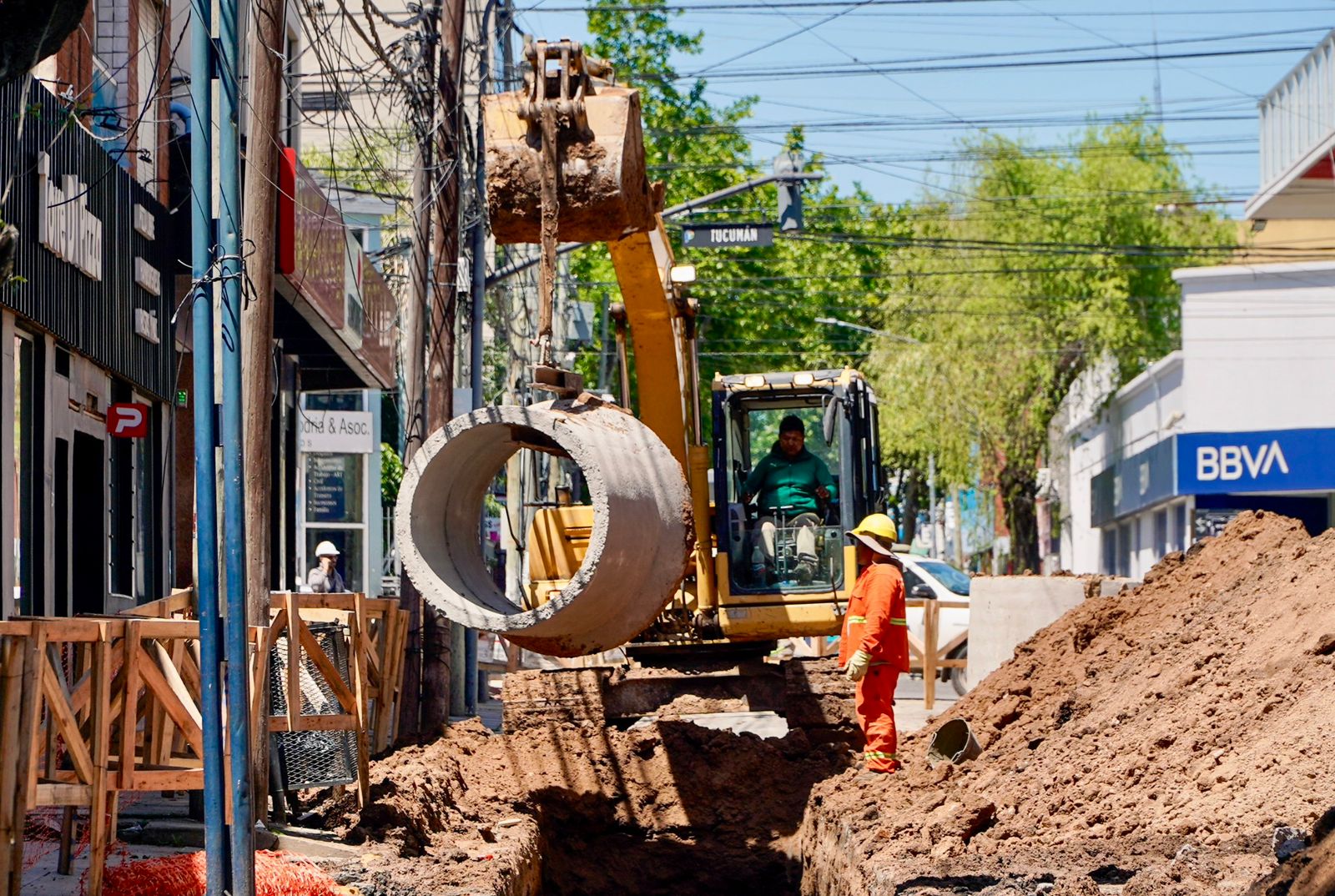 *Achával recorrió los nuevos avances de la obra hidráulica de Pilar centro*
